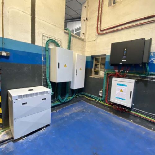 Montaje eléctrico para paneles solares