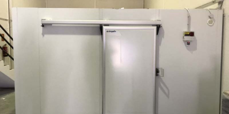 Acceso a cámara frigorífica