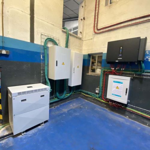 Montaje eléctrico para paneles solares