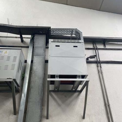 Montaje eléctrico para paneles solares